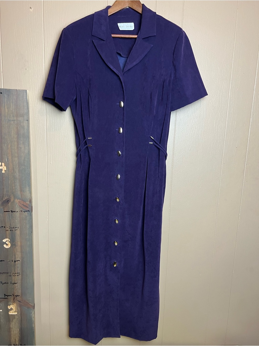 Vintage Notched-Collar Short Sleeve Midi Dress in Deep Purple